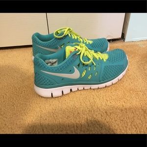 Women’s Nike sneakers